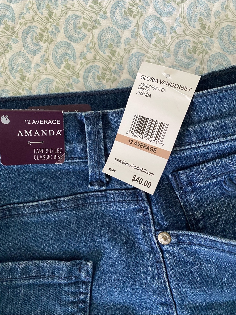 Gloria Vanderbilt “Amanda” Jeans - Picture 2 of 2